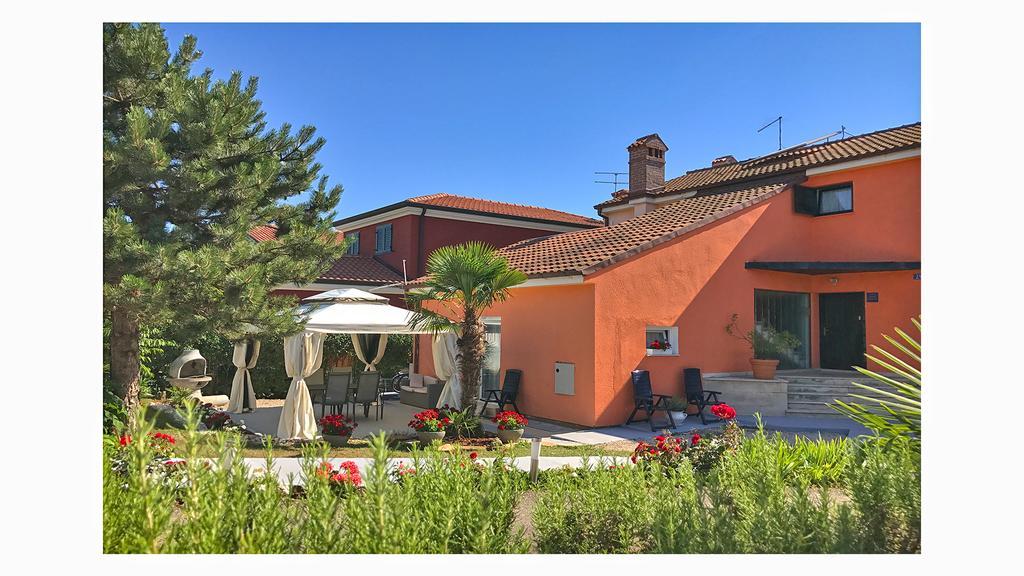 Apartments Gvarda Умаг Экстерьер фото