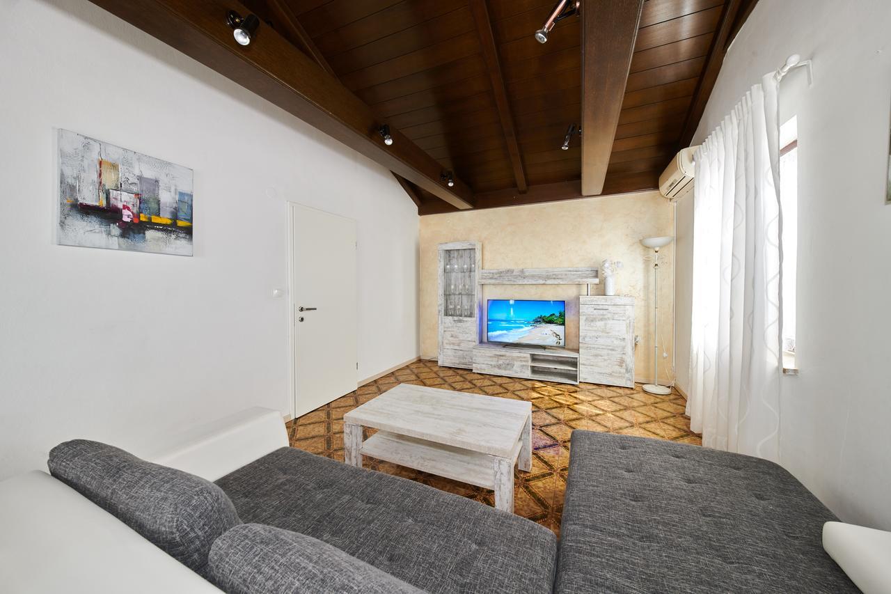 Apartments Gvarda Умаг Экстерьер фото