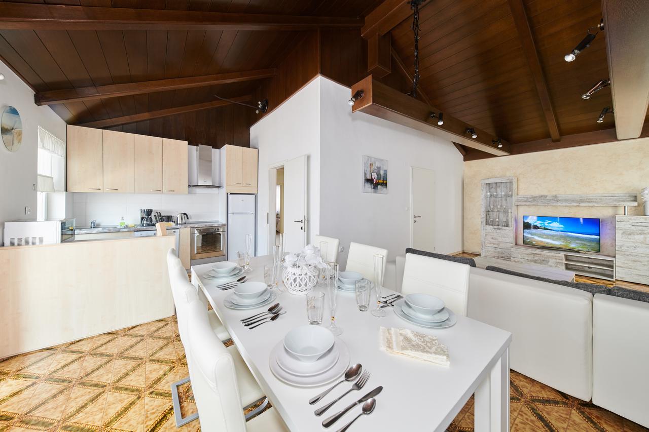 Apartments Gvarda Умаг Экстерьер фото